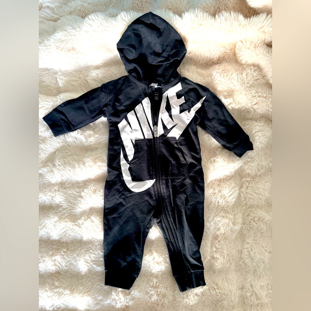 Nike Hooded Zip Up Onesie kids size 9 months black White